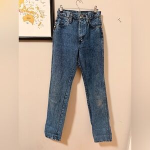 High waisted women’s wrangler vintage jeans